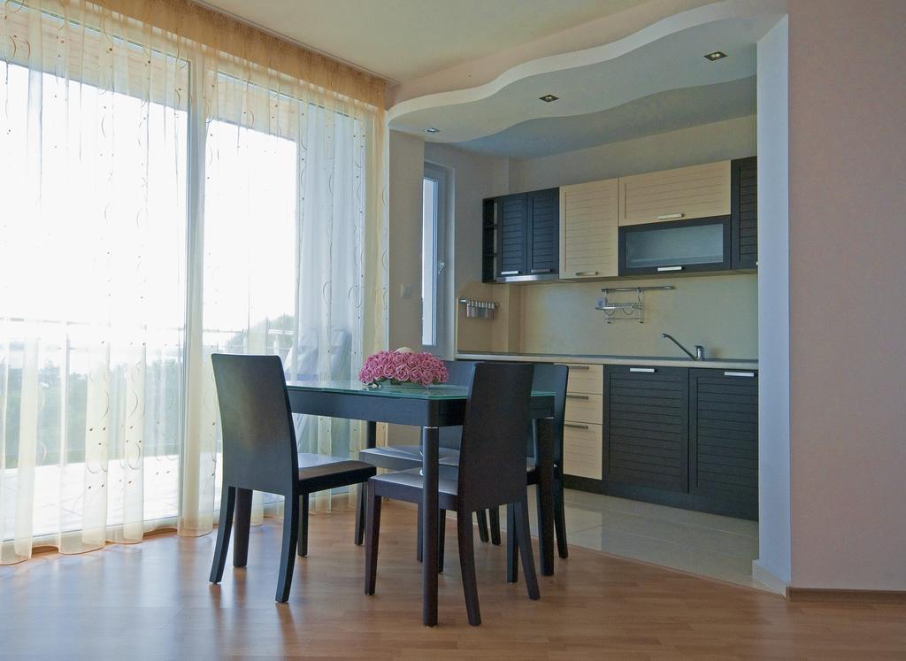 Nushev Hotel Sveti Vlas Exterior photo