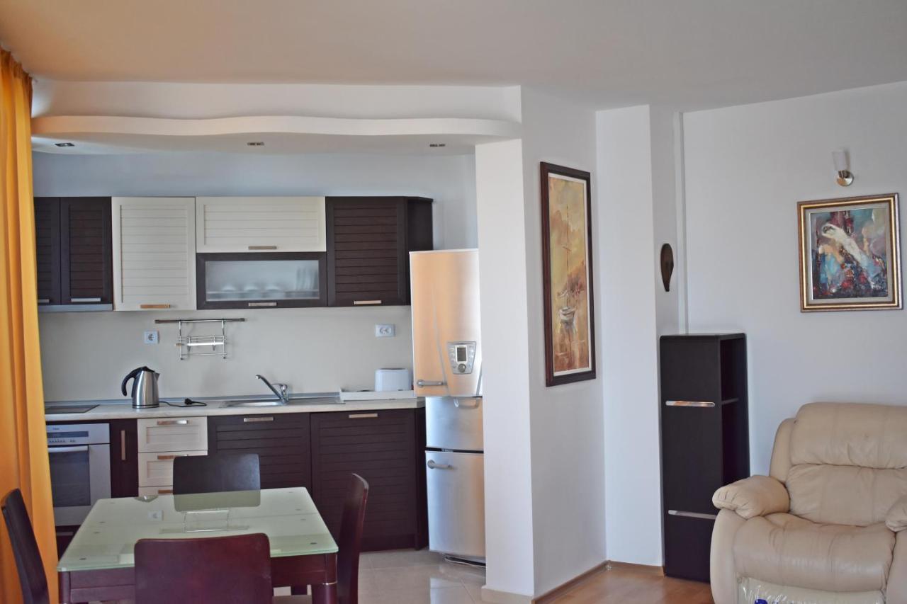 Nushev Hotel Sveti Vlas Exterior photo
